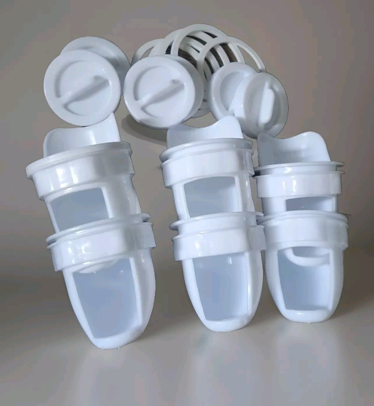 Hens Choice  Chicken Feeder Port 6 Sets. Open Box.