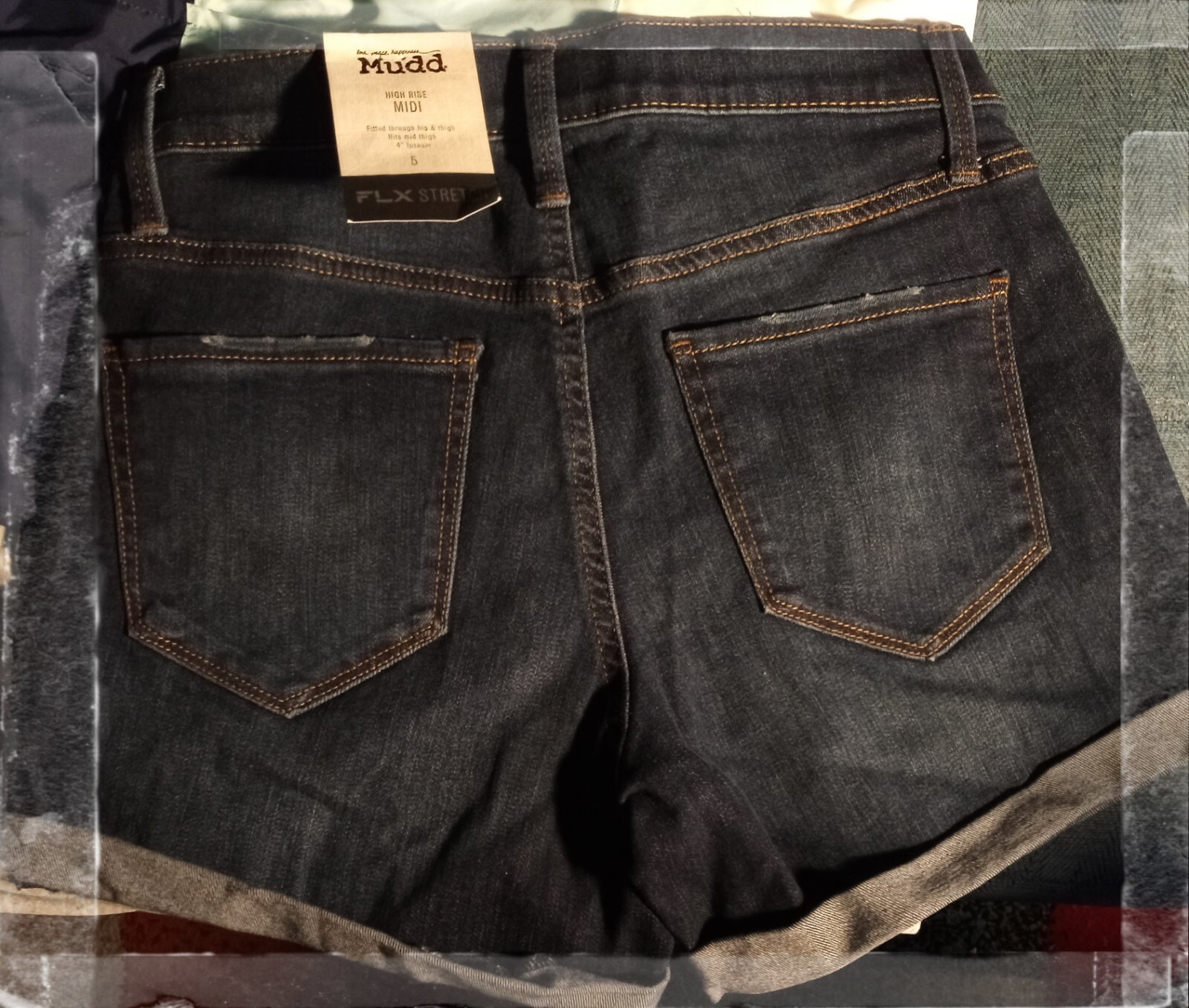 Mudd Junior Girls High Rise Midi Jeans Shorts Size 5 inseam 4” Hits Mid Tight