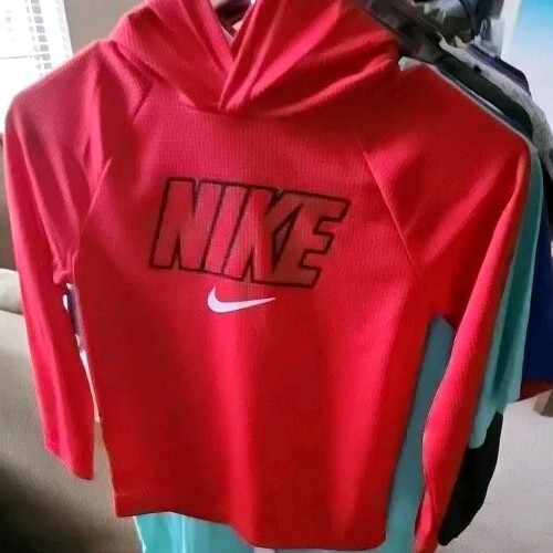 Nike Boys Dri-Fit Large New With Tags Red Therma Hoodie Sweatshirt 6-7 Years.